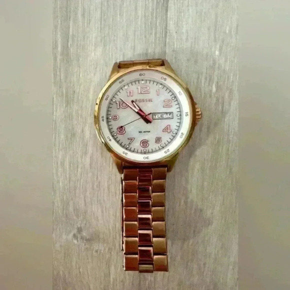 Fossil Watch Gold Toned Band Round Mother of Pearl Face Elegant WR 10ATM - Picture 4 of 6